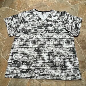 Tafford Scrub Top Medium Black Gray Abstract Print V Neck Nurse